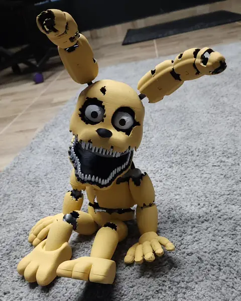 Figura de Springtrap de Five Nights at Freddy's impresa en 3D en amarillo