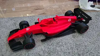 Modelo rojo de un F1 2026 impreso en 3D