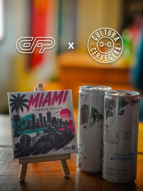 Lámina del GP de Miami y latas de Red Bull en el evento de F1 en Cultura Cervecera