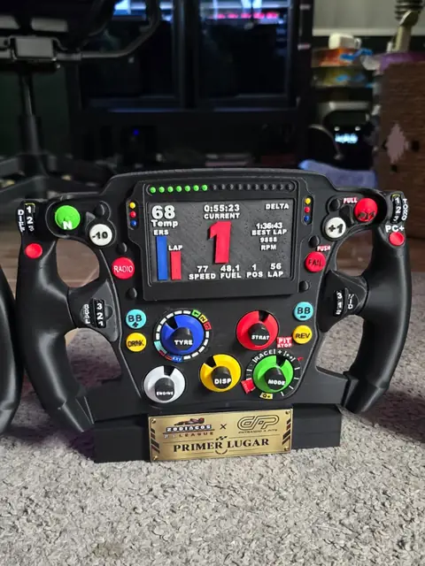 Trofeo volante de F1 con pantalla y el número 1